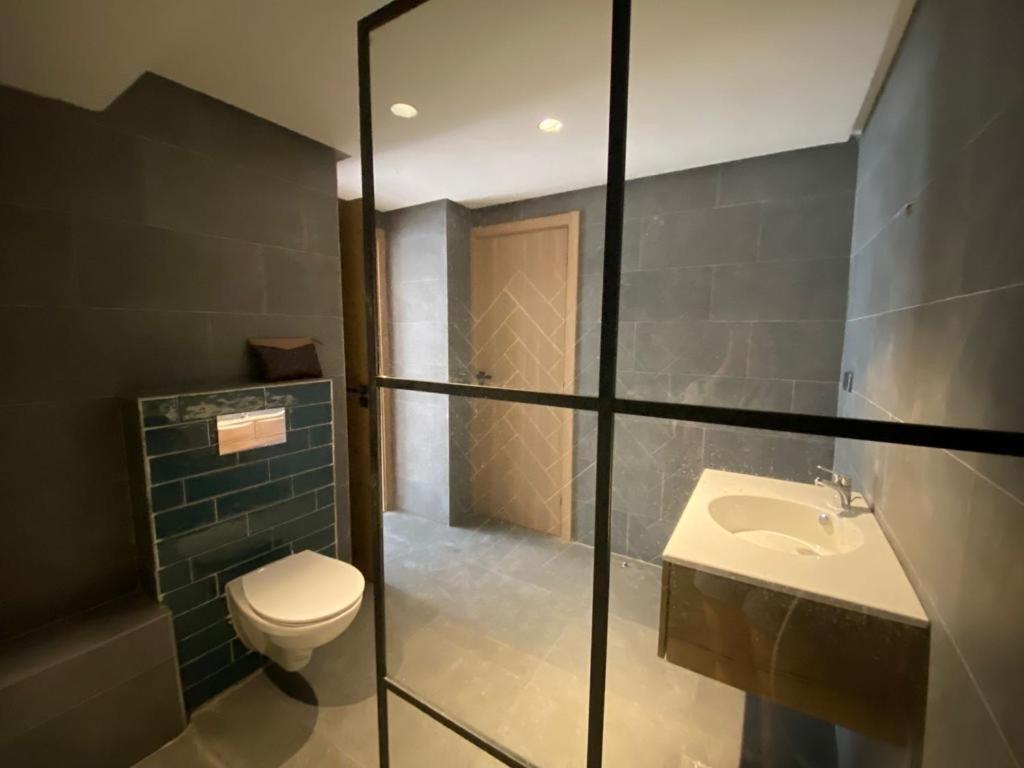 Spacious New 1-Bedroom Unit In Downtown W Terrace And Free Parking الدار البيضاء المظهر الخارجي الصورة